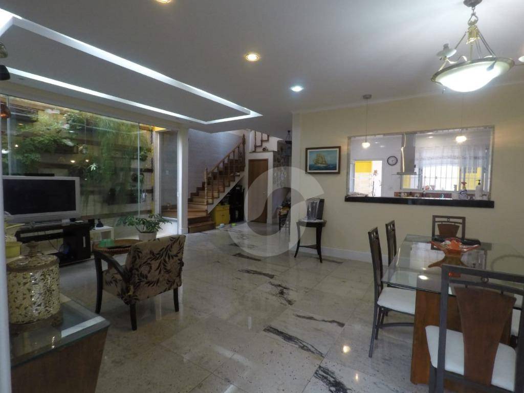 Casa à venda com 4 quartos, 310m² - Santa Rosa,Niterói