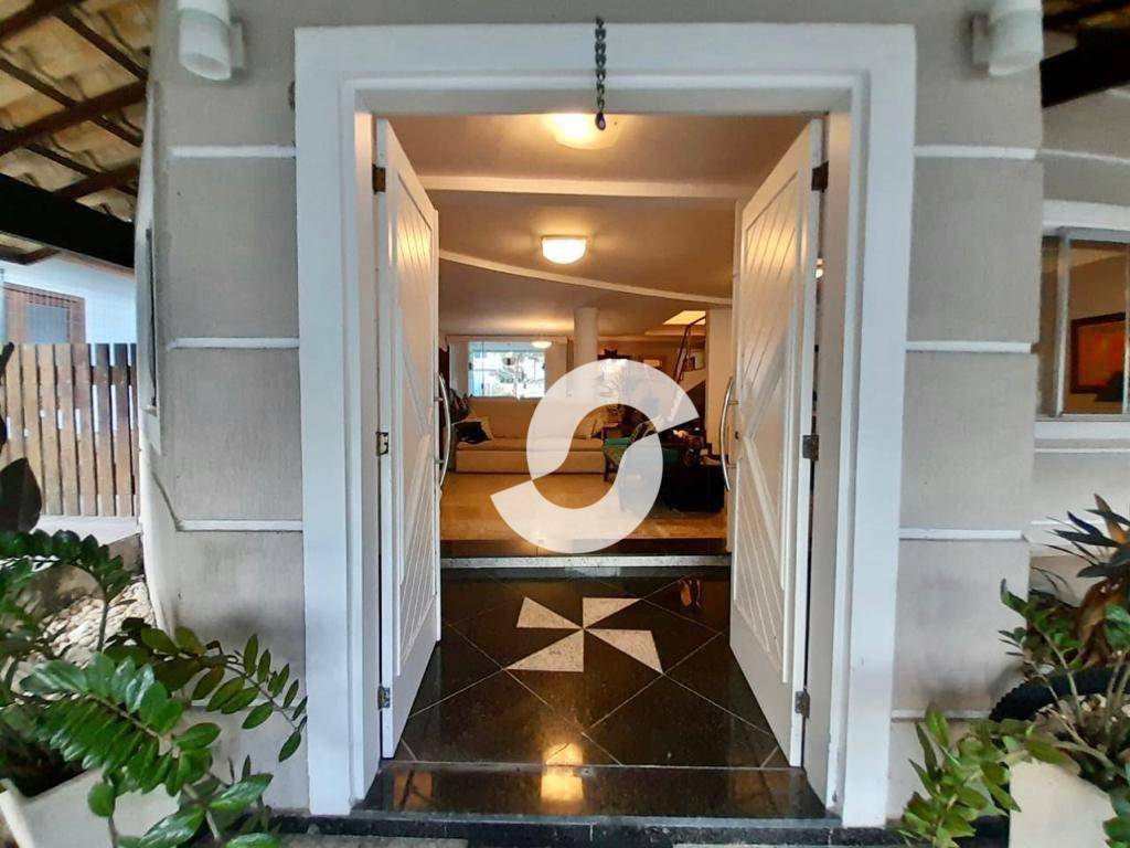  - Casa com 4 dormitórios à venda, 450 m² por R$ 3.900.000,00 - Camboinhas - Niterói/RJ