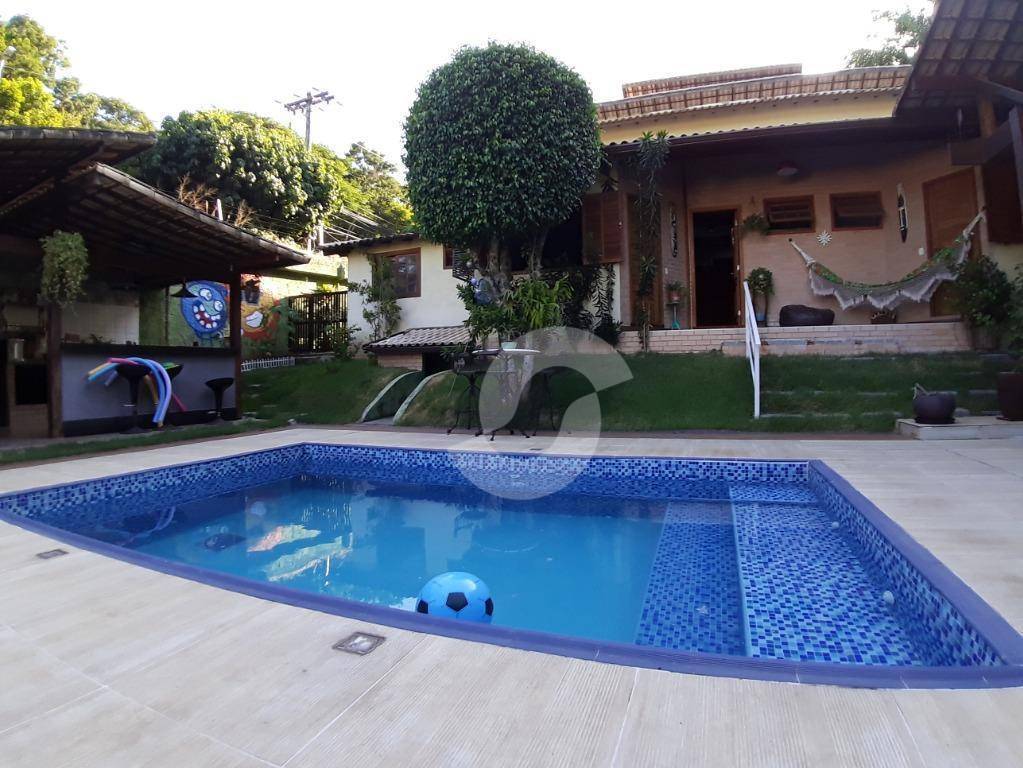 Casa à venda com 3 quartos, 289m² - Badu,Niterói