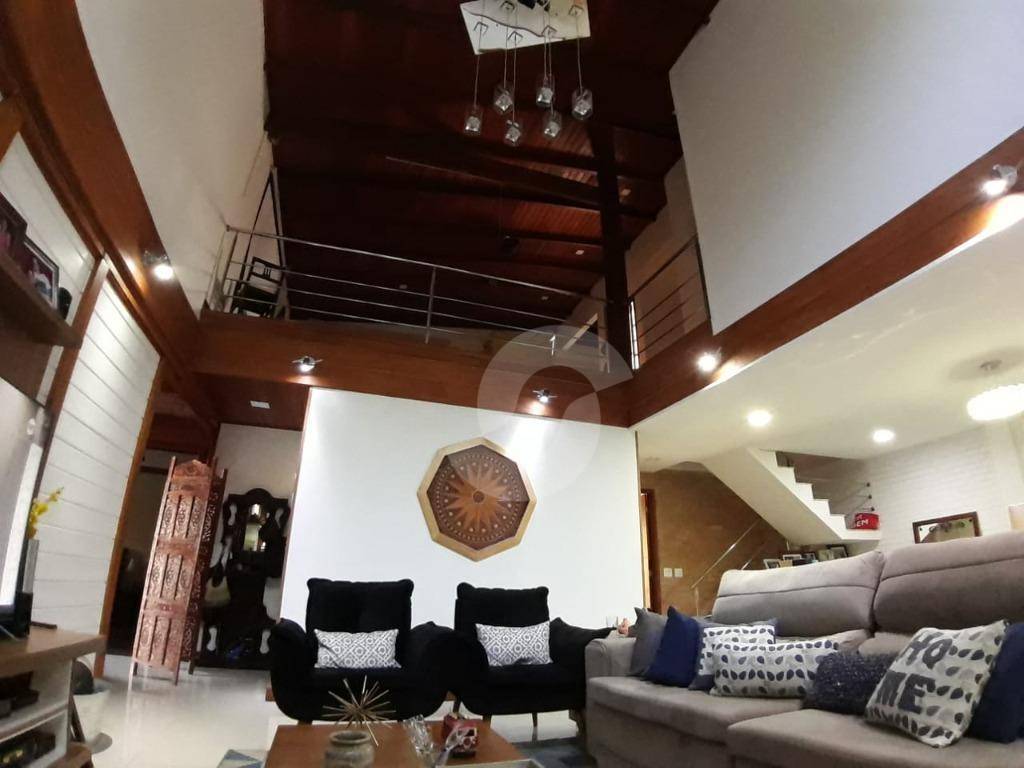 Casa à venda com 3 quartos, 289m² - Badu,Niterói