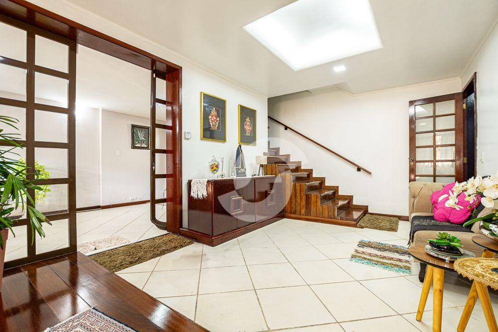 Casa à venda com 4 quartos, 415m² - Piratininga,Niterói