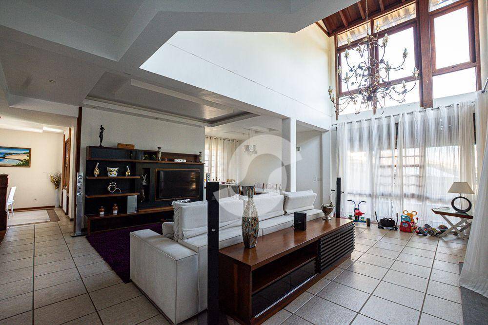 Casa à venda com 5 quartos, 460m² - Camboinhas,Niterói