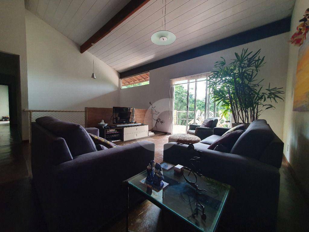 Casa à venda com 3 quartos, 215m² - Itaipu,Niterói