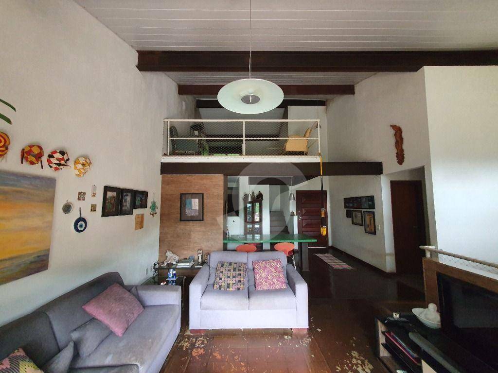 Casa à venda com 3 quartos, 215m² - Itaipu,Niterói