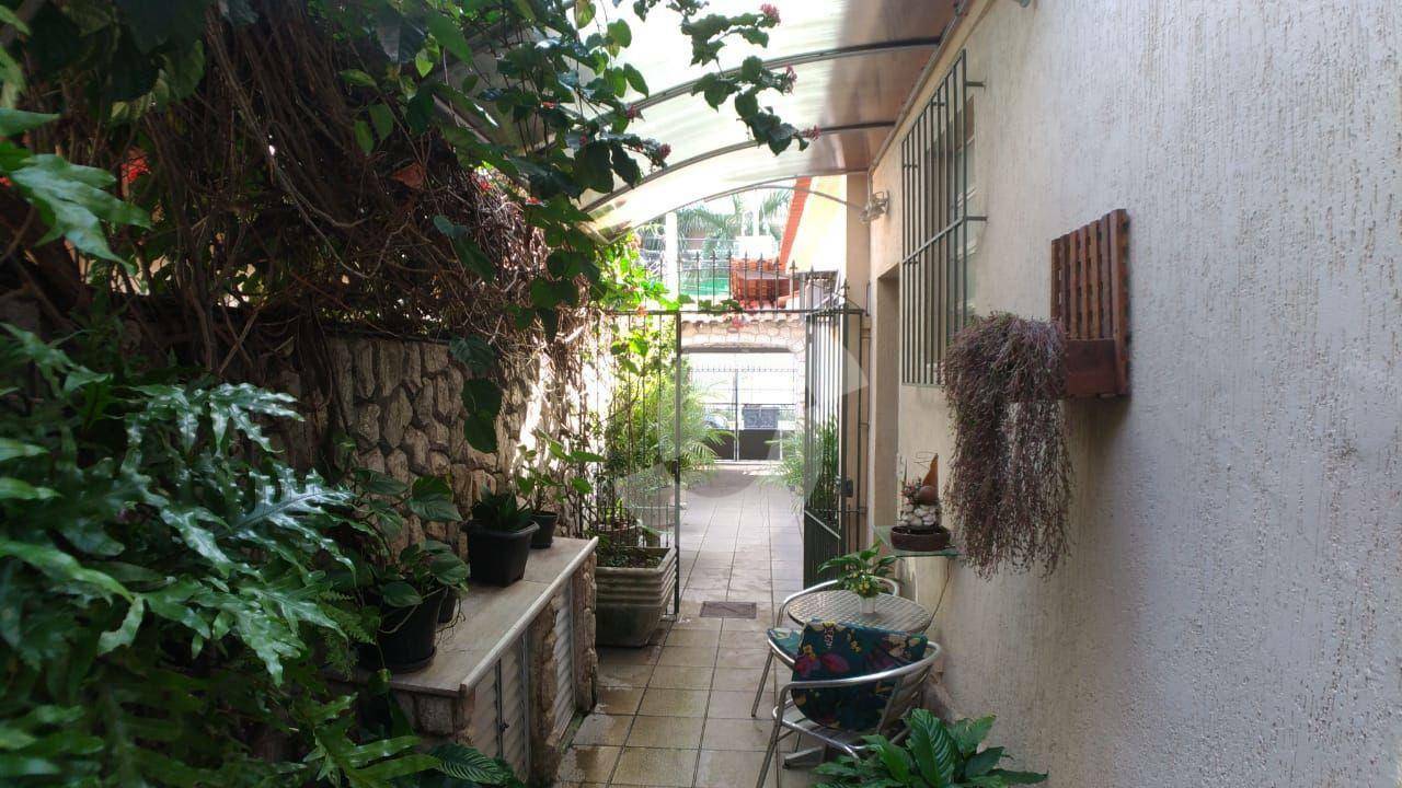 Casa à venda com 7 quartos, 225m² - Santa Rosa,Niterói