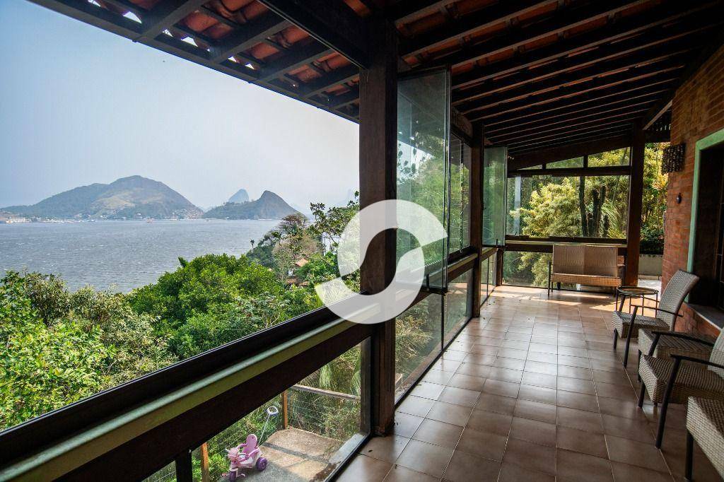 Casa à venda com 6 quartos, 500m² - São Francisco,Niterói