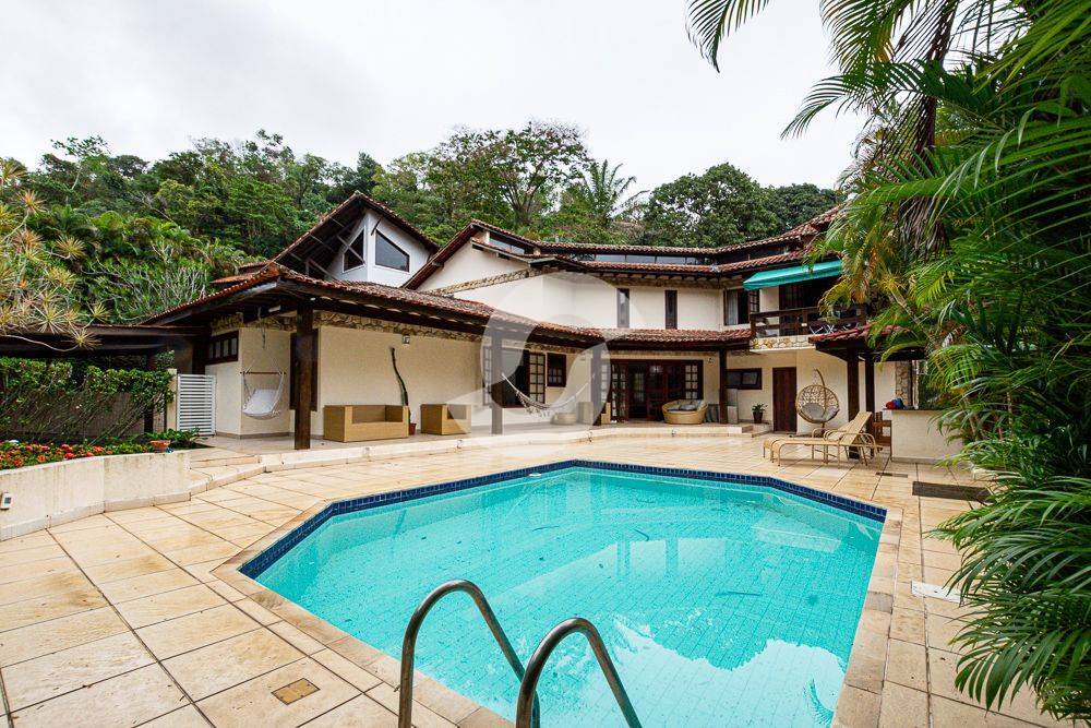 Casa à venda com 4 quartos, 295m² - Itaipu,Niterói