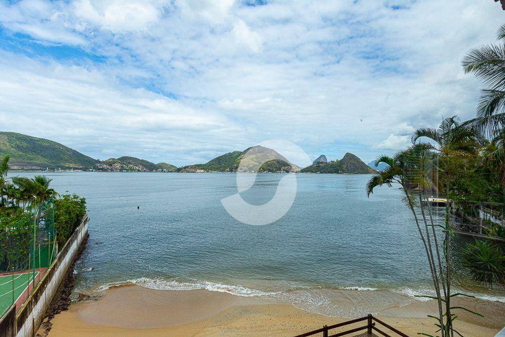 Casa à venda com 3 quartos, 180m² - São Francisco,Niterói