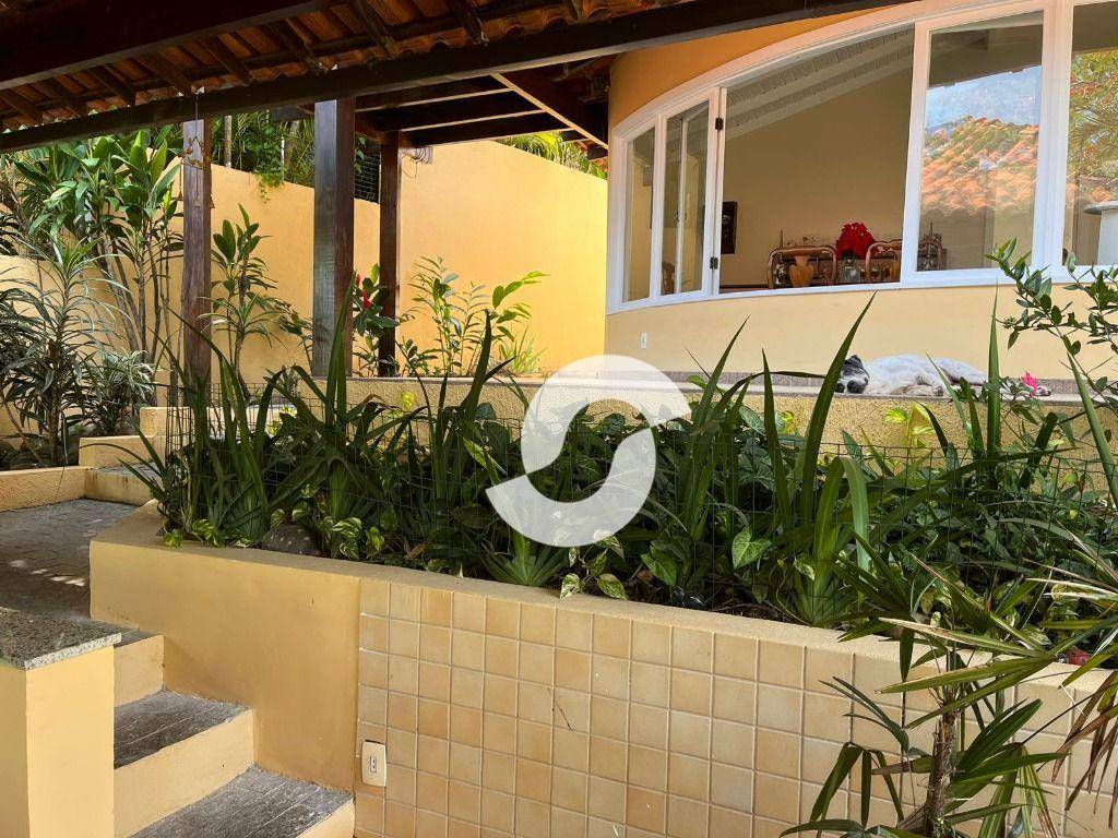 Casa à venda com 4 quartos, 332m² - Pendotiba,Niterói