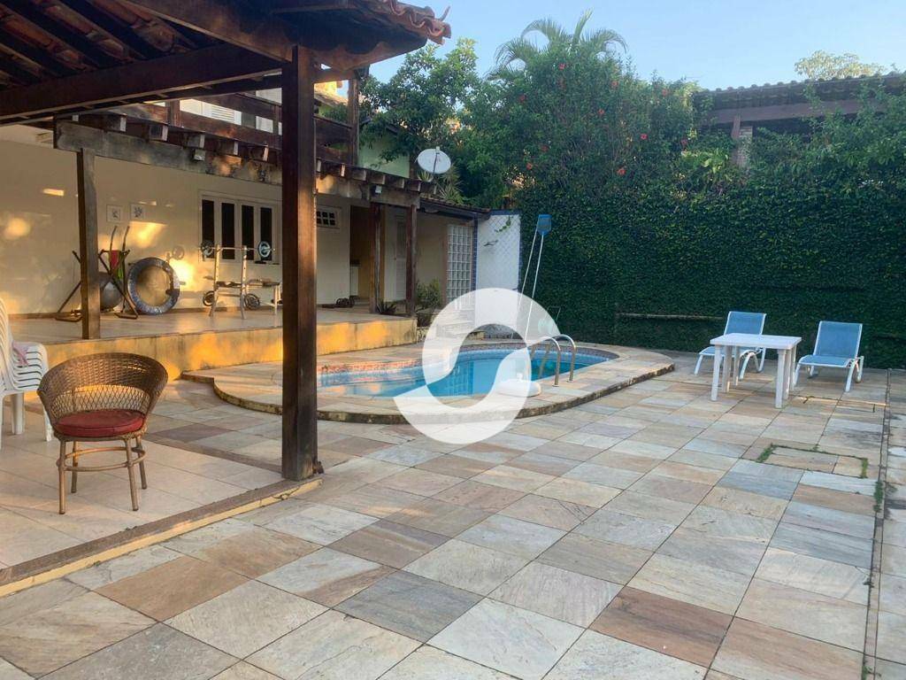 Casa à venda com 4 quartos, 332m² - Pendotiba,Niterói