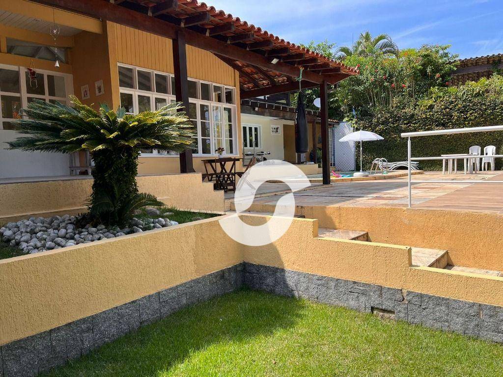 Casa à venda com 4 quartos, 332m² - Pendotiba,Niterói