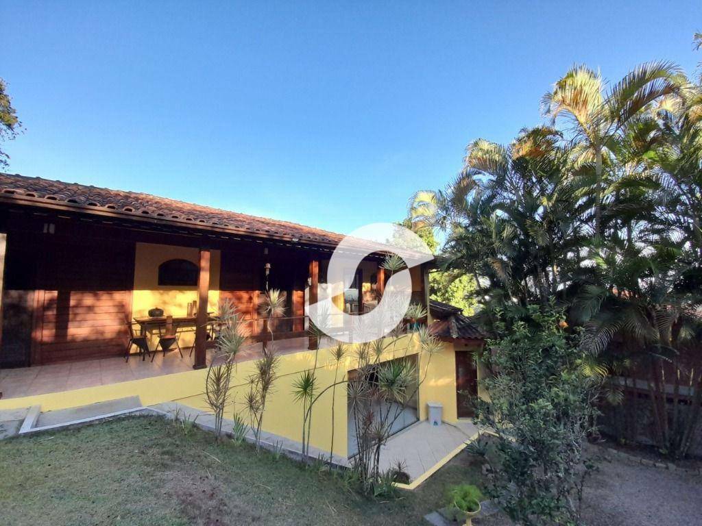 Casa à venda com 3 quartos, 220m² - Badu,Niterói