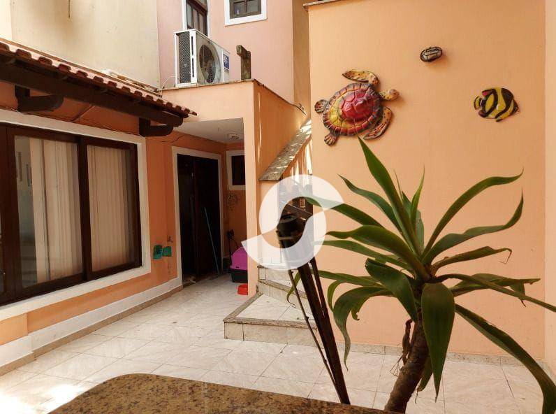 Casa à venda com 4 quartos, 400m² - Itaipu,Niterói