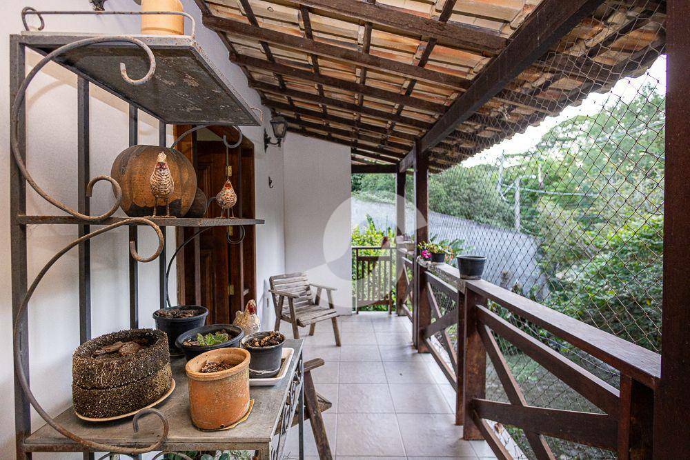 Casa à venda com 4 quartos, 240m² - Pendotiba,Niterói