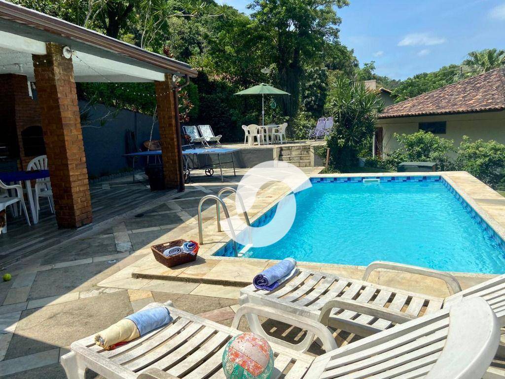 Casa à venda com 5 quartos, 440m² - Itaipu,Niterói