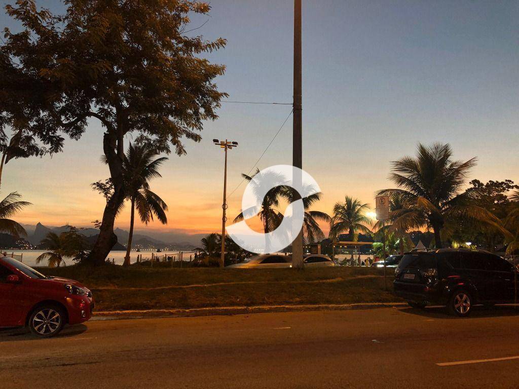 Casa à venda com 2 quartos, 132m² - São Francisco,Niterói