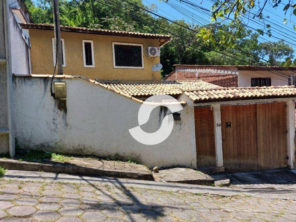 Casa à venda com 3 quartos, 300m² - Santa Rosa,Niterói