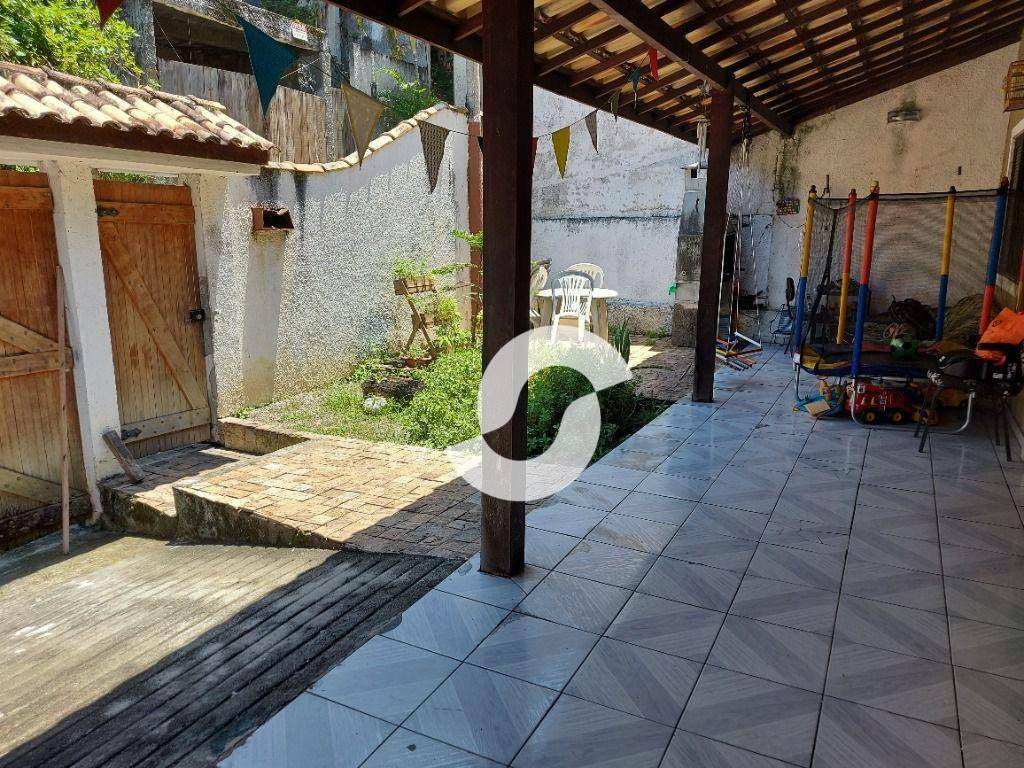 Casa à venda com 3 quartos, 300m² - Santa Rosa,Niterói