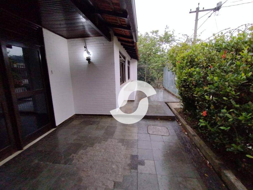 Casa à venda com 5 quartos, 300m² - Maria Paula,Niterói