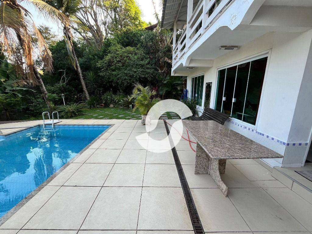 Casa à venda com 6 quartos, 299m² - Pendotiba,Niterói