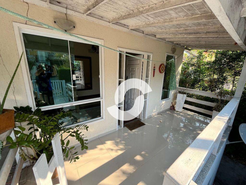 Casa à venda com 6 quartos, 299m² - Pendotiba,Niterói
