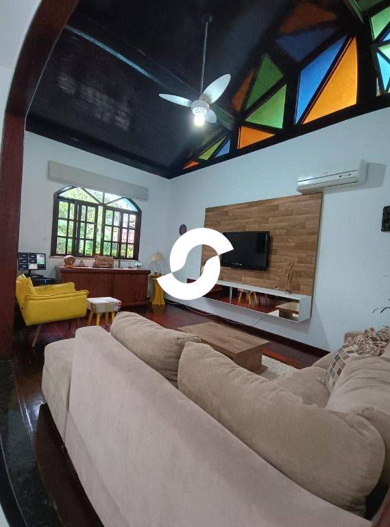Casa à venda com 4 quartos, 167m² - Itaipu,Niterói