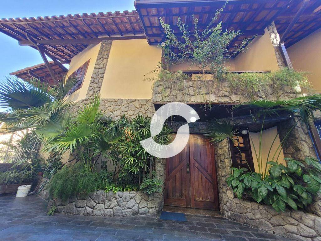 Casa à venda com 4 quartos, 608m² - São Francisco,Niterói