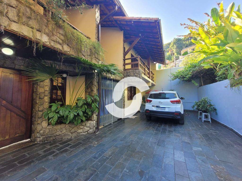 Casa à venda com 4 quartos, 608m² - São Francisco,Niterói