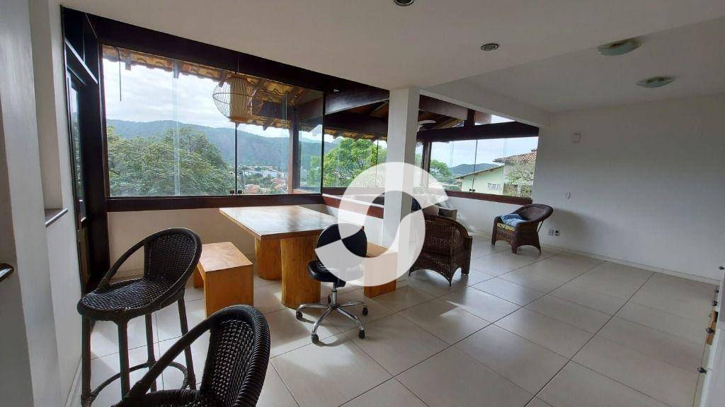 Casa à venda com 4 quartos, 193m² - Itaipu,Niterói