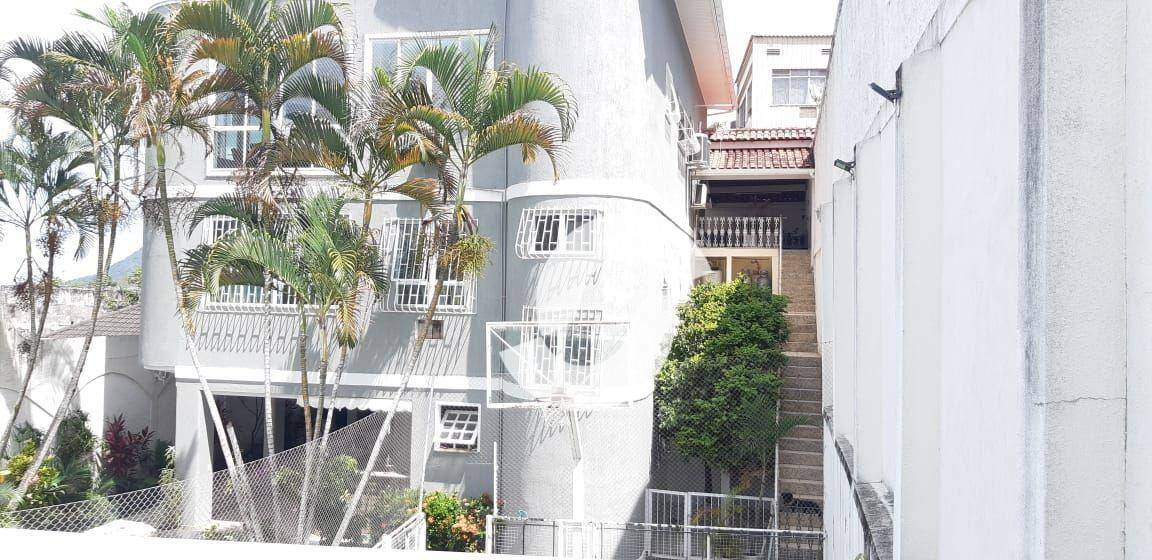 Casa à venda com 4 quartos, 590m² - São Francisco,Niterói