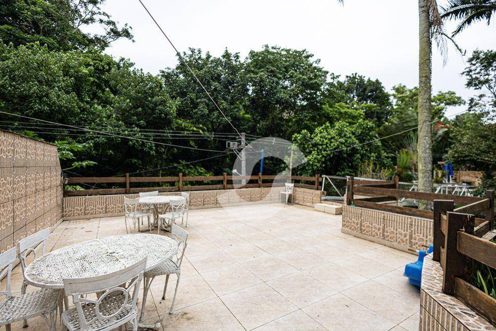 Casa à venda com 5 quartos, 540m² - Vila Progresso,Niterói