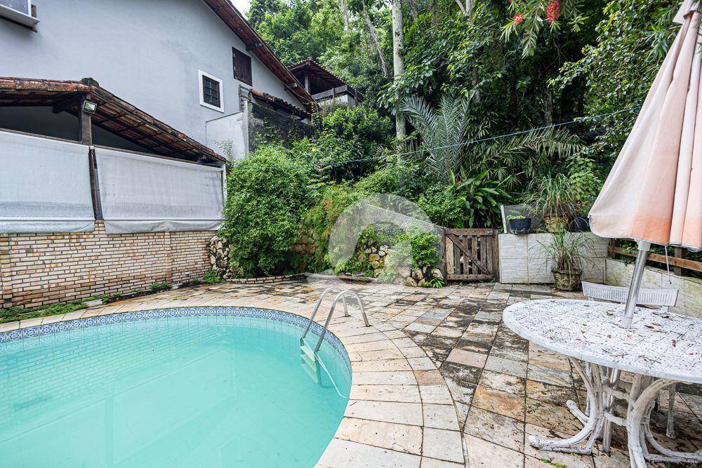 Casa à venda com 5 quartos, 540m² - Vila Progresso,Niterói