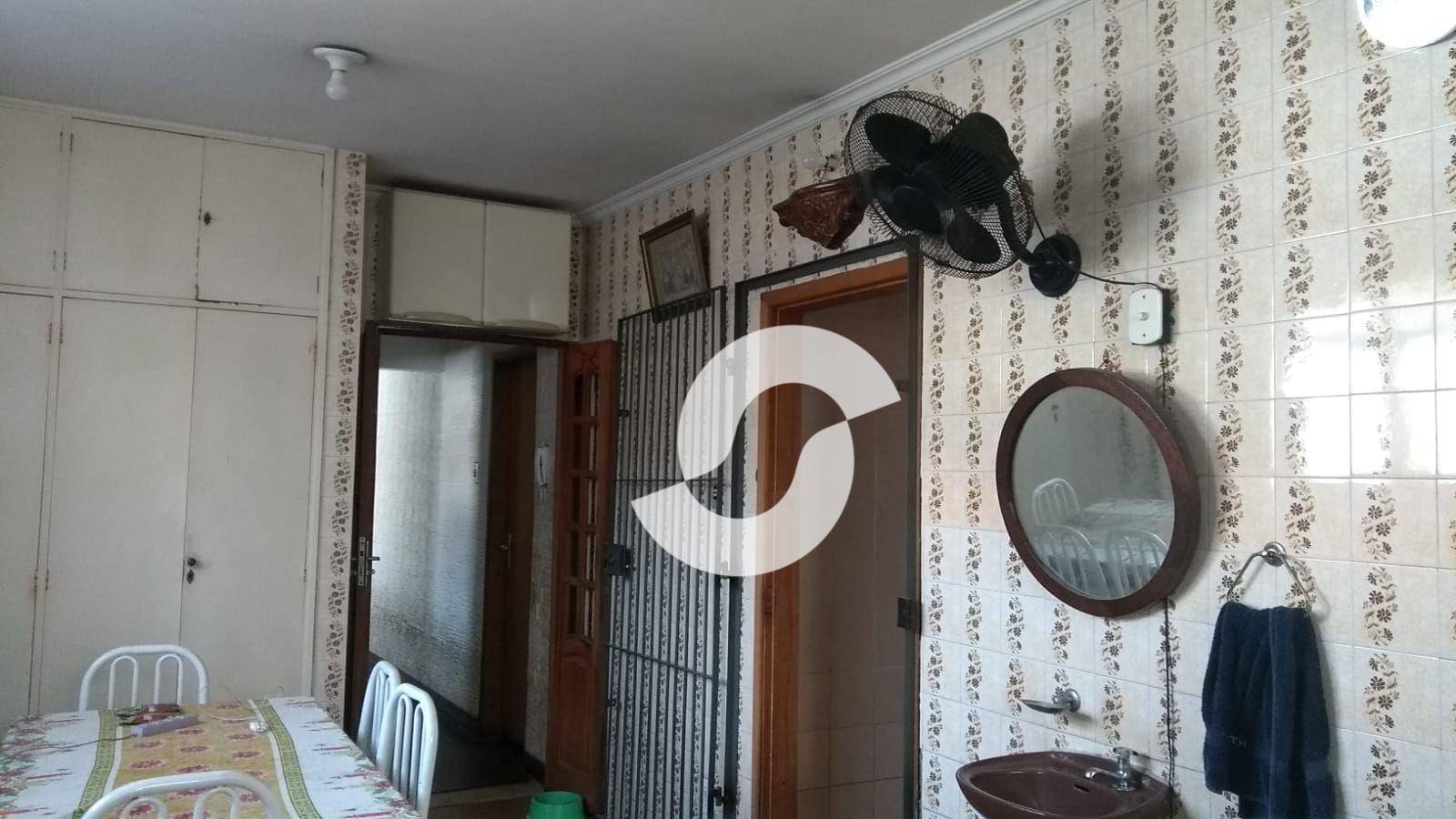 Casa à venda com 4 quartos, 200m² - Santa Rosa,Niterói