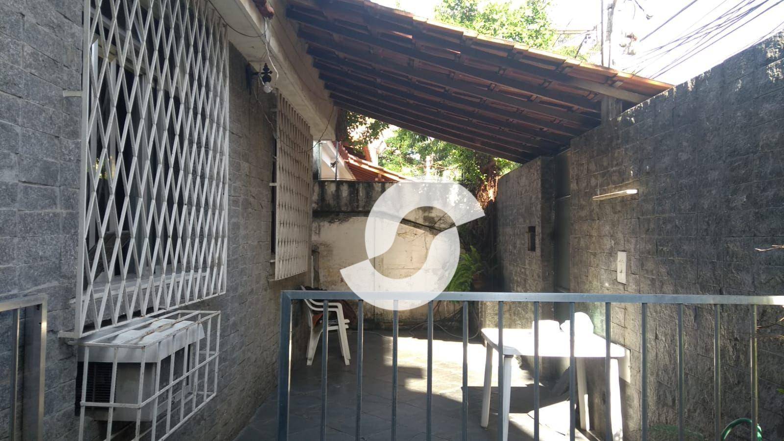 Casa à venda com 4 quartos, 200m² - Santa Rosa,Niterói