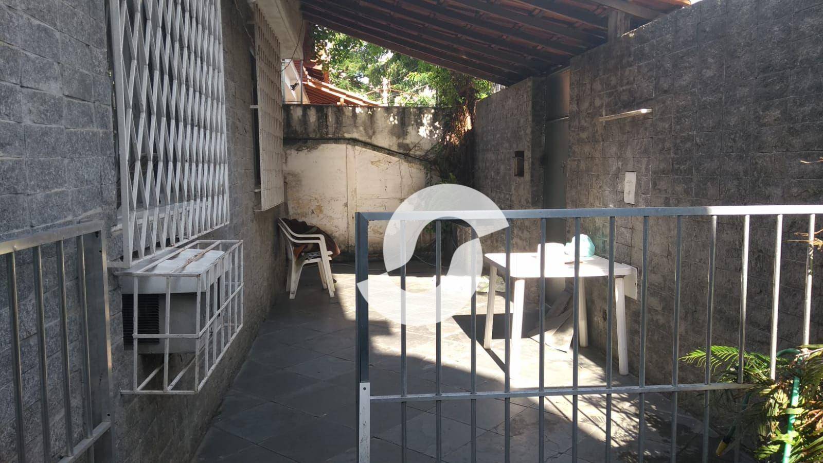 Casa à venda com 4 quartos, 200m² - Santa Rosa,Niterói