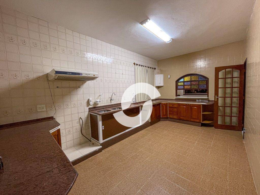Casa à venda com 4 quartos, 376m² - Itaipu,Niterói