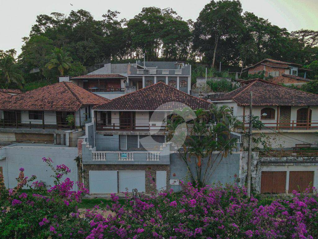 Casa à venda com 4 quartos, 376m² - Itaipu,Niterói