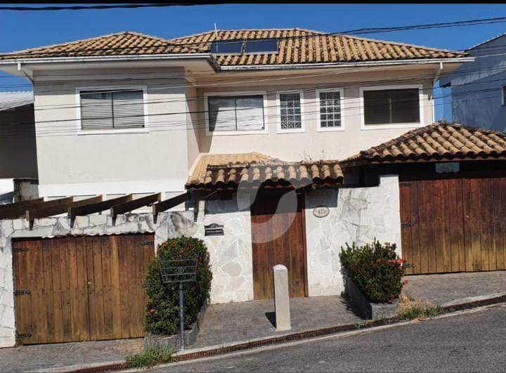 Casa à venda com 4 quartos, 560m² - Itaipu,Niterói