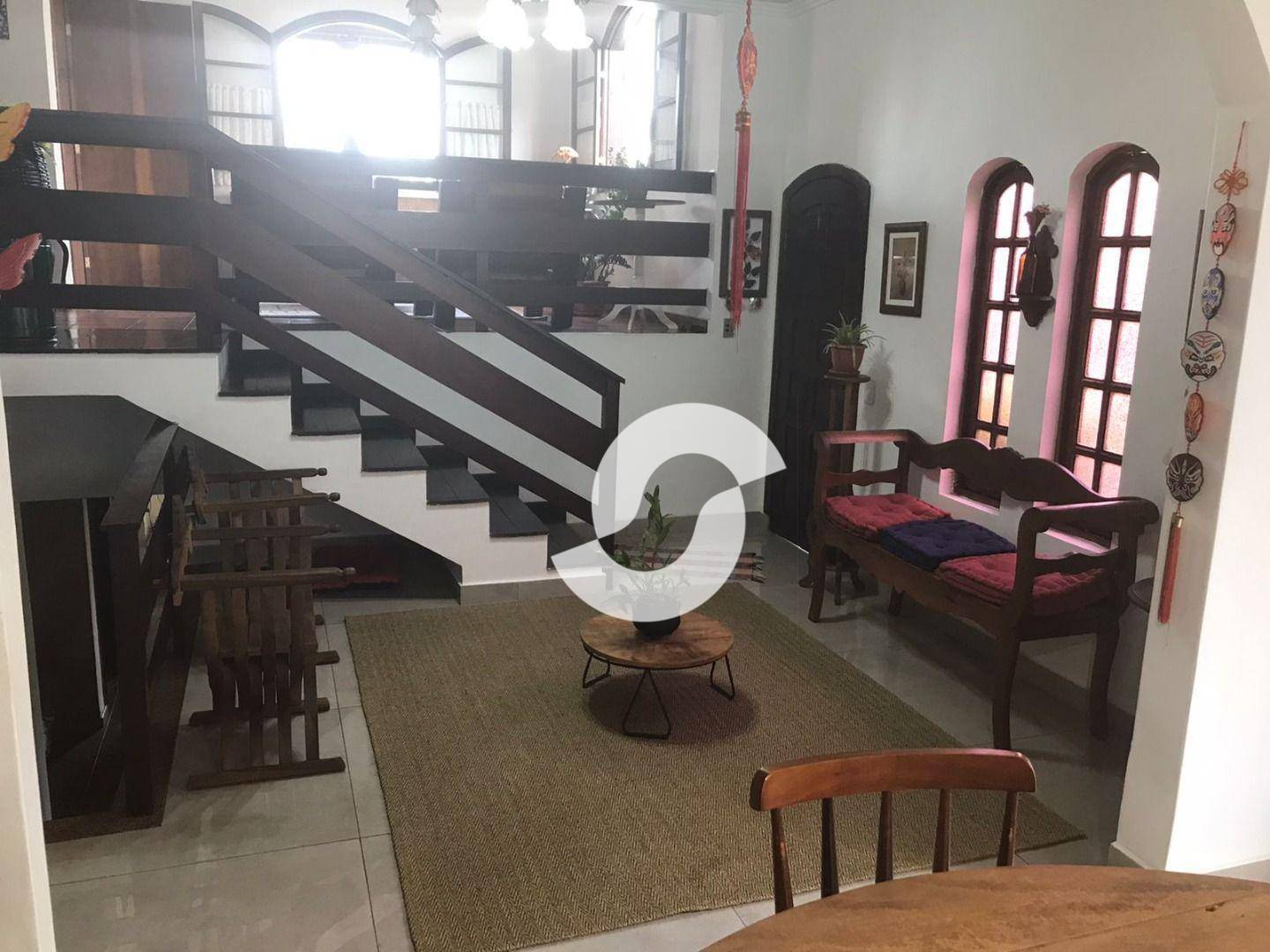 Casa à venda com 3 quartos, 250m² - Pendotiba,Niterói