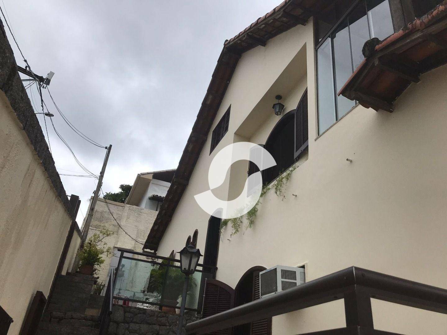 Casa à venda com 3 quartos, 250m² - Pendotiba,Niterói