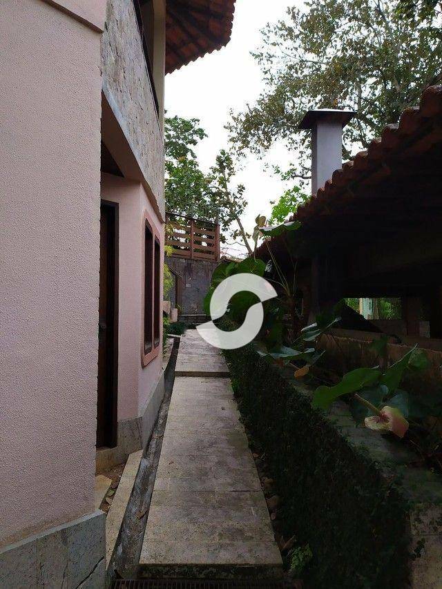 Casa à venda com 6 quartos, 321m² - Pendotiba,Niterói