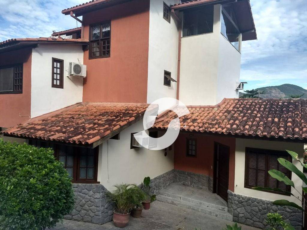 Casa à venda com 4 quartos, 210m² - Itaipu,Niterói