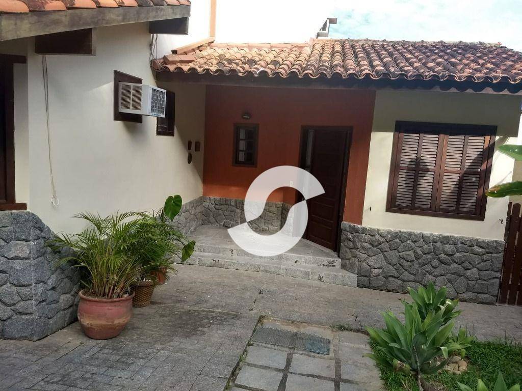 Casa à venda com 4 quartos, 210m² - Itaipu,Niterói