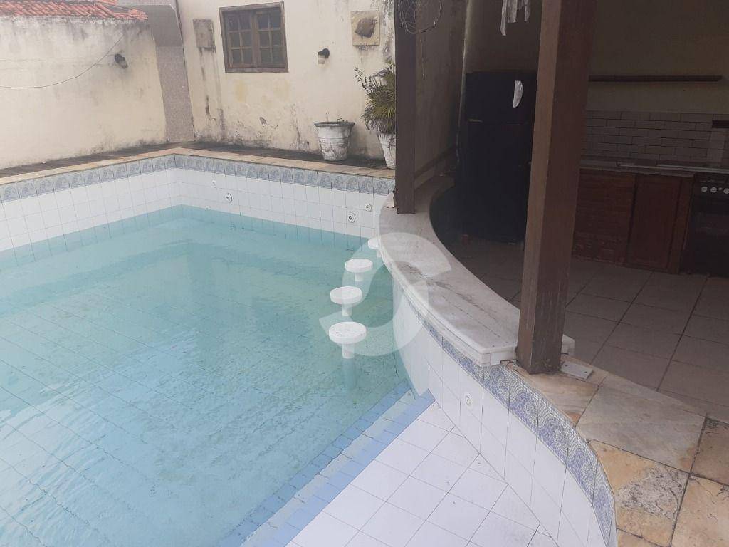 Casa à venda com 4 quartos, 230m² - Itaipu,Niterói