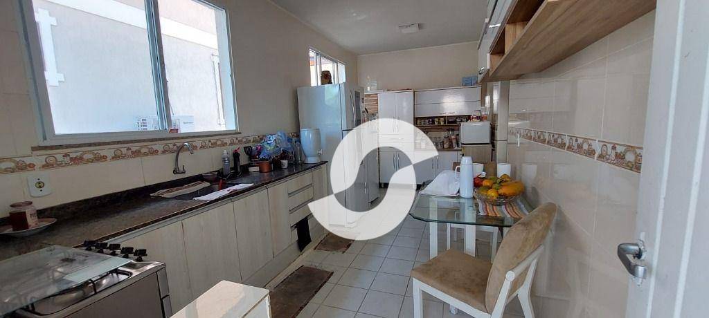 Casa à venda com 4 quartos, 257m² - Itaipu,Niterói