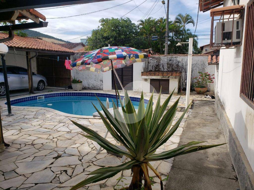 Casa à venda com 3 quartos, 135m² - Piratininga,Niterói
