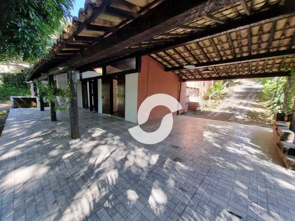 Casa à venda com 5 quartos, 230m² - Pendotiba,Niterói