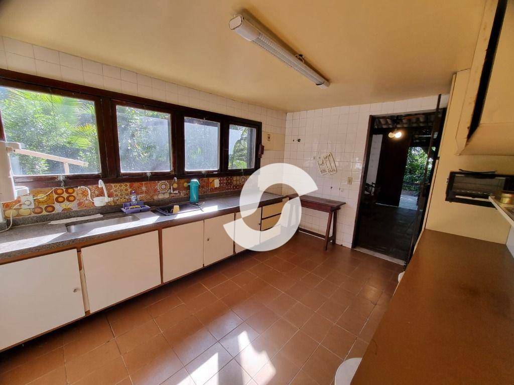 Casa à venda com 5 quartos, 230m² - Pendotiba,Niterói