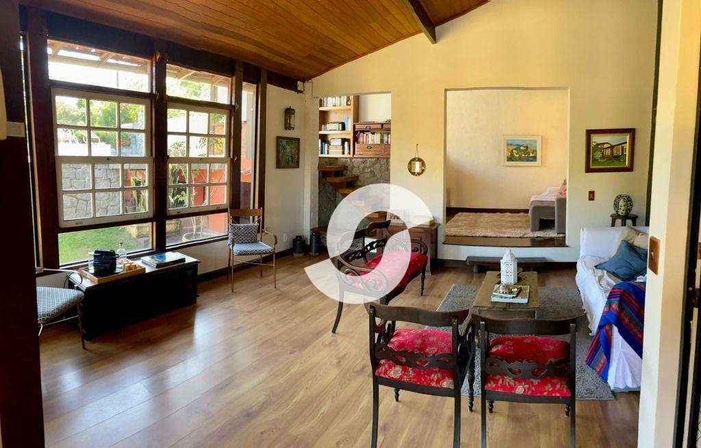  - Casa com 3 dormitórios à venda, 350 m² por R$ 880.000,00 - Mata Paca - Niterói/RJ