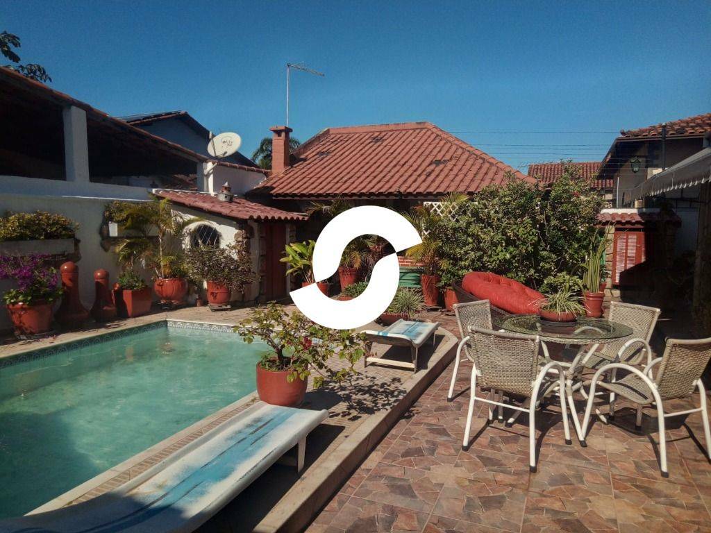 Casa à venda com 4 quartos, 321m² - Itaipu,Niterói